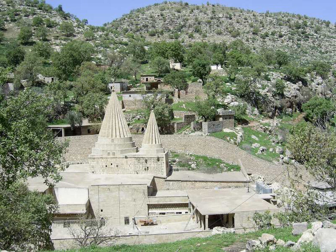 ڕێگای زیارتی دۆڵی لالش